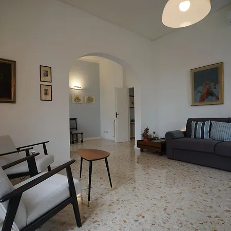 Ely House * Специя