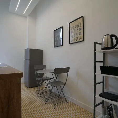 Ely House Специя