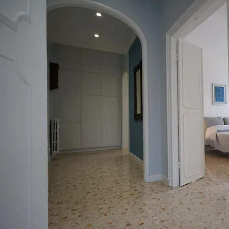 Ely House شقة