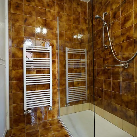 شقة Ely House